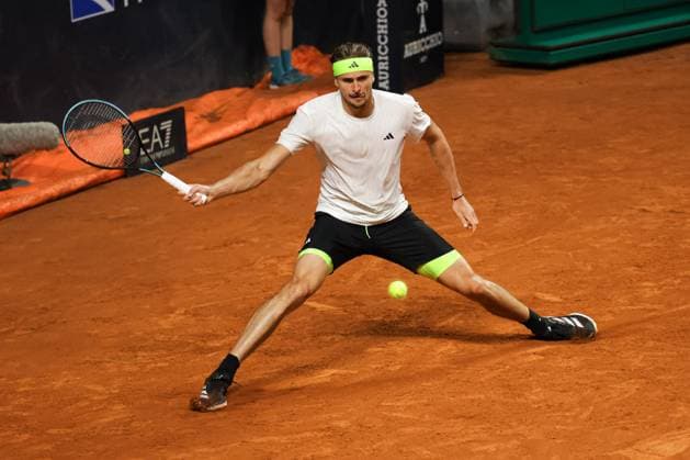 TENNIS - Internazionali di Tennis - Internazionali BNL d Italia Alexander Zverev forehand during Internazionali BNL d Italia, International Tennis match in Rome, Italy, May 14 2025 Rome Italy  Copyright: xIPAxSport ABACAx