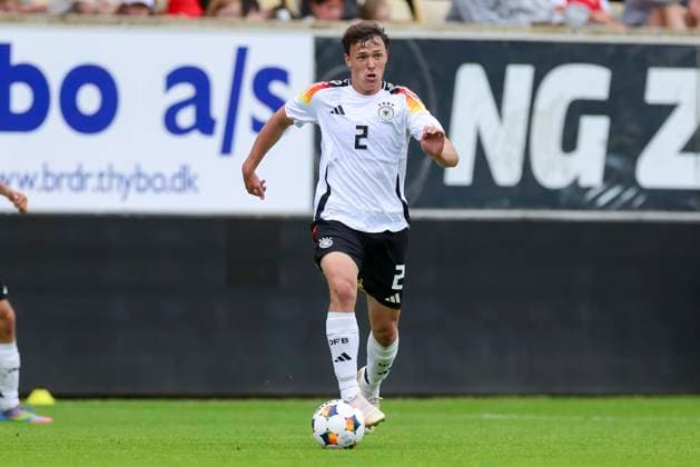 Lukas Reich (Germany) kontrolliert den Ball, Friendly match, Denmark vs Germany U19, Nordstern Arena am 14. May 2025 in Horsens, Daenemark. (Foto von Marco Steinbrenner DeFodi Images) Lukas Reich (Germany) controls the ball, Friendly match, Denmark vs Germany U19, Nordstern Arena, May 14, 2025 in Horsens, Denmark. (Photo by Marco Steinbrenner DeFodi Images) DFB DFL REGULATIONS PROHIBIT ANY USE OF PHOTOGRAPHS AS IMAGE SEQUENCES AND OR QUASI-VIDEO.