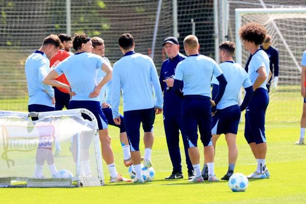 DEU, DFL, 2. FBL Hertha BSC, Training, 14.05.2025, Sportforum, Berlin, DEU, DFL, 2. FBL Hertha BSC, Training, im Bild Hertha-Spielerkreis, Co-Trainer, Armin Reutershahn (Hertha BSC Berlin) DFL - regulations prohibit any use of Photographs as image sequences and or quasi-video