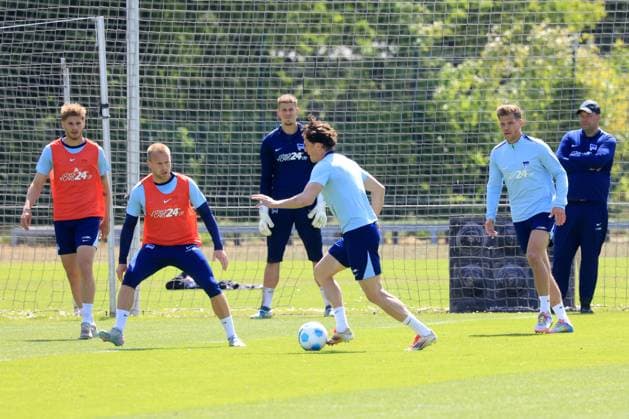 DEU, DFL, 2. FBL Hertha BSC, Training, 14.05.2025, Sportforum, Berlin, DEU, DFL, 2. FBL Hertha BSC, Training, im Bild Fabian Reese (Hertha BSC Berlin 11), Jon Dabur Thorsteinsson (Hertha BSC Berlin 24), Marton Dardai (Hertha BSC Berlin 31), Florian Niederlechner (Hertha BSC Berlin 7) DFL - regulations prohibit any use of Photographs as image sequences and or quasi-video