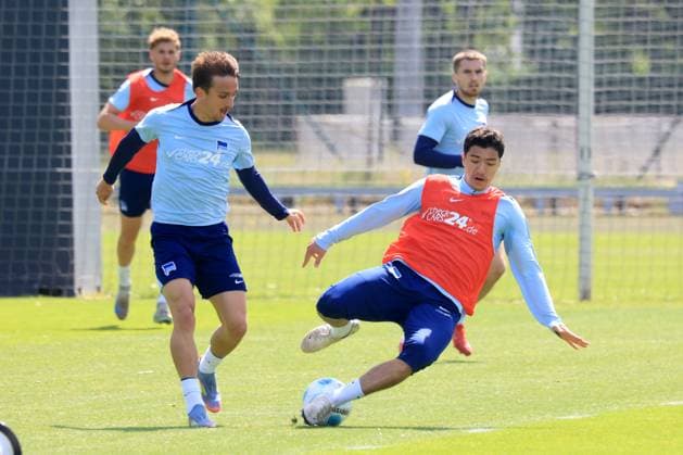 DEU, DFL, 2. FBL Hertha BSC, Training, 14.05.2025, Sportforum, Berlin, DEU, DFL, 2. FBL Hertha BSC, Training, im Bild Michal Karbownik (Hertha BSC Berlin 33), Ibrahim Maza (Hertha BSC Berlin 10) DFL - regulations prohibit any use of Photographs as image sequences and or quasi-video
