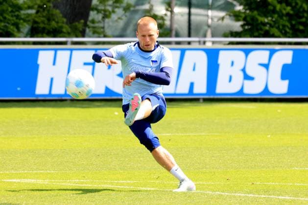 Sport Bilder des Tages DEU, DFL, 2. FBL Hertha BSC, Training, 14.05.2025, Sportforum, Berlin, DEU, DFL, 2. FBL Hertha BSC, Training, im Bild Jon Dabur Thorsteinsson (Hertha BSC Berlin 24) DFL - regulations prohibit any use of Photographs as image sequences and or quasi-video