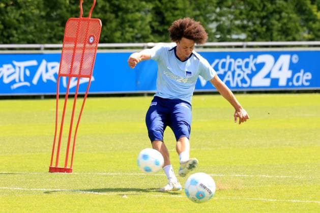 DEU, DFL, 2. FBL Hertha BSC, Training, 14.05.2025, Sportforum, Berlin, DEU, DFL, 2. FBL Hertha BSC, Training, im Bild Derry Scherhant (Hertha BSC Berlin 39) DFL - regulations prohibit any use of Photographs as image sequences and or quasi-video