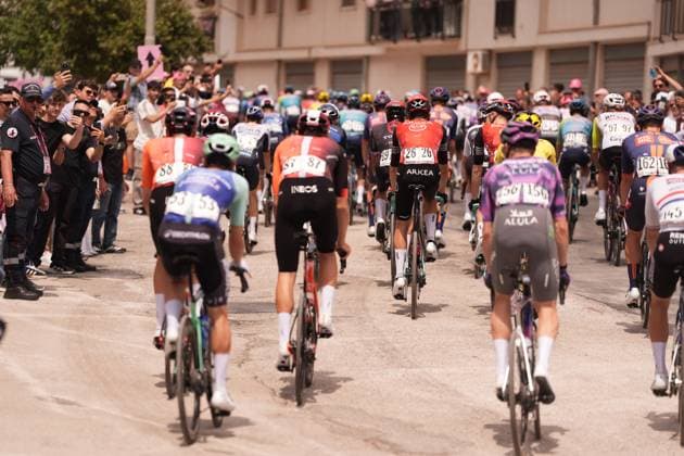gestures as he awaits the start of the during the stage 5 of the Giro d™Italia from Ceglie Messapica to Matera, Italy - Wednesday, May 14, 2025. - cycling.  Copyright: xMassimoxPaolone xLaPressex