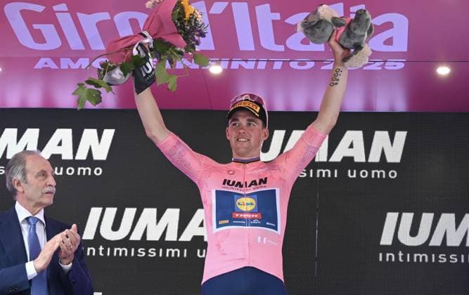 Mads Pedersen Pink Jersey during Stage 5 - Ceglie Messapica-Matera, Giro d Italia race in Matera, Italy, May 14 2025  Copyright: xPasqualexGolia IPAxSportx xipa-agency.netx xx IPA_57675407 IPA_Agency_IPA57675407