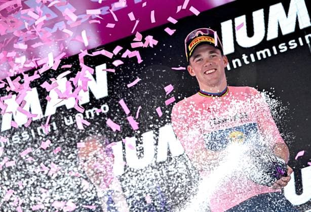 Sport Bilder des Tages May 14, 2025, Matera, ITALY: Danish rider Mads Pedersen of Lidl - Trek team celebrate on the podium retaining the overall leader s pink jersey after the 5th stage of the Giro d Italia cycling tour over 151 km from Ceglie Messapica to Matera, in Ceglie Messapica, Italy, 14 May 2025. ANSA LUCA ZENNARO. Giro D Italia Cycling Race - Stage 5  - ZUMAa110 20250514_zaf_a110_037 Copyright: xLucaxZennarox