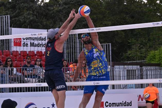 May 14, 2025, Madrid, Madrid, Spain: JAVIER HUERTA PASTOR and EDUARD REZNIK competes during the CEV Beach Volley Nations Cup match between SPAIN and UKRAINE at Parque Deportivo Puerta de Hierro on may 14, 2025 in Madrid, Spain. Madrid Spain - ZUMAc312 20250514_zsp_c312_027 Copyright: xOscarxManuelxSanchezx