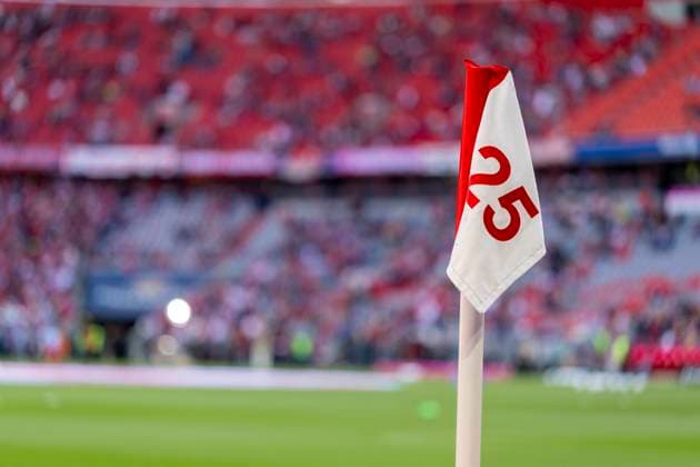 10.05.2025, Fussball 1. Bundesliga 2024 2025, 33. Spieltag, FC Bayern München - Borussia Mönchengladbach, in der Allianz-Arena München. Rückennummer 25 auf der Eckfahne zu Ehren Thomas Müller (FC Bayern München) der heute seinen Abschied feiert,