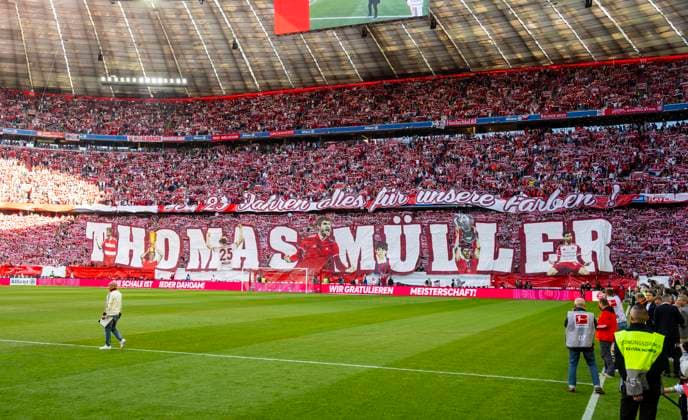 10.05.2025, Fussball 1. Bundesliga 2024 2025, 33. Spieltag, FC Bayern München - Borussia Mönchengladbach, in der Allianz-Arena München. Große Choreografie der Bayernfans zum Abschied von Thomas Müller (FC Bayern München)