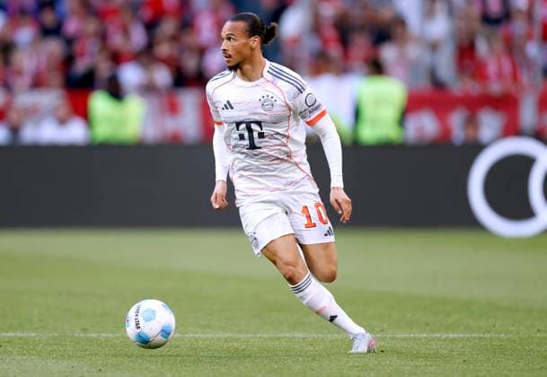 SANE Leroy Team FC Bayern Muenchen im neuem Trikot Saison 2025-2026 Fußball Bundesliga Saison 2024 - 2025 Deutscher Meister 2025 FC Bayern Muenchen FC Bayern Muenchen - Borussia Moenchengladbach am 10.05.2025 in Muenchen DFL REGULATIONS PROHIBIT ANY USE OF PHOTOGRAPHS as IMAGE SEQUENCES and or QUASI-VIDEO Copyright: xLacixPerenyix