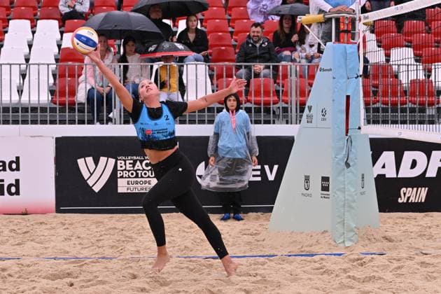 May 15, 2025, Madrid, Madrid, Spain: ELLA GRAY (USA) competes during the Beach Pro Tour Futures Madrid 2025 between SPAIN and USA at Parque Deportivo Puerta de Hierro on may 15, 2025 in Madrid, Spain. Madrid Spain - ZUMAc312 20250515_zsp_c312_047 Copyright: xOscarxManuelxSanchezx