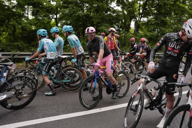 race neutralized after a fall during the stage 6 of the Giro d™Italia from Potenza to Napoli, Italy - Thursday, May 15, 2025. - cycling.  Copyright: xFabioxFerrari LaPressex