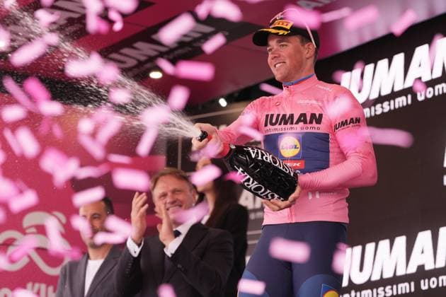 Sport Themen der Woche KW20 Sport Bilder des Tages Pedersen Mads of Lidl-Trek, pink jersey, during the stage 6 of the Giro d™Italia from Potenza to Napoli, Italia - Thursday, May 15, 2025. - cycling.  Copyright: xMassimoxPaolone LaPressex