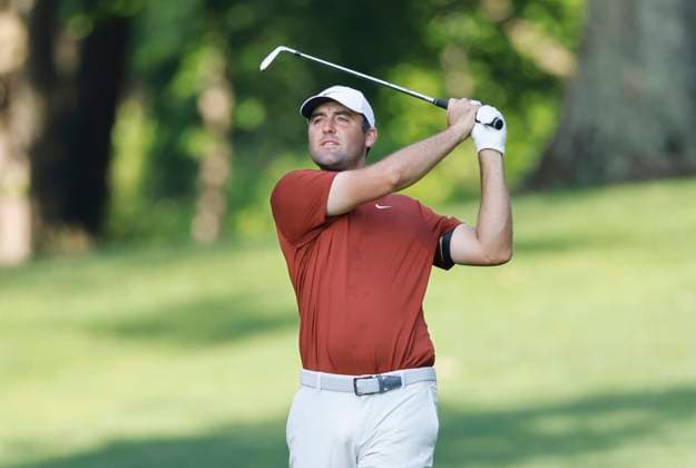 Scottie Scheffler hits his approach shot to the 12th hole in the first round of the 2025 PGA, Golf Herren Championship at the Quail Hollow Club in Charlotte, North Carolina on Thursday, May 15, 2025.  CHA2024051520172 TANNENxMAURY