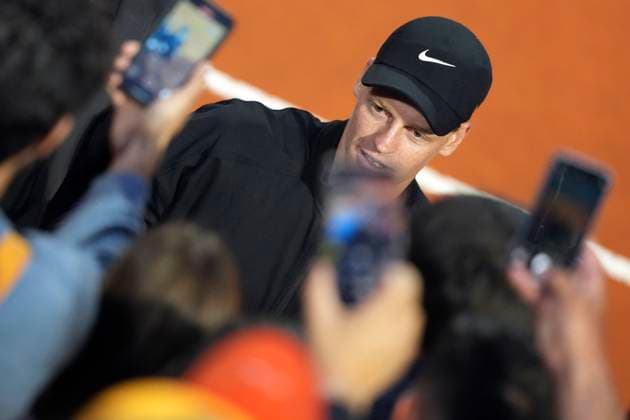 Jannik Sinner of Italy signs autographs at the end of the match against Casper Ruud of Norway at the Internazionali BNL d Italia 2025 tennis tournament at Foro Italico in Rome, Italy on May 15, 2025. Jannik Sinner won 6-0, 6-1. AntoniettaxBaldassarre