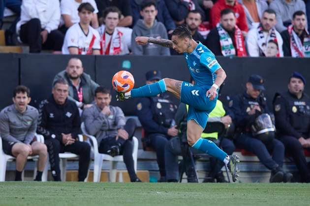Antony (Real Betis) controls the ball during the LaLiga match between Rayo Vallecano and Real Betis at Campo de Futbol de Vallecas on May 15, 2025 in Madrid, Spain. (Photo by Manu Reino DeFodi Images)