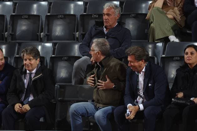 Rome, Italy 05 15 2025: VIPs in the stands Massimo Giletti and Paolo Bonolis joke as they watch the women s semifinal during the Internazionali BNL d Italia 2025 WTA, Tennis Damen Masters Men s 1000 circuit in Rome at the Foro Italico.  Copyright: xmarcoxiacobuccix xipa-agency.netx xmarcoxiacobuccix 0818652812st