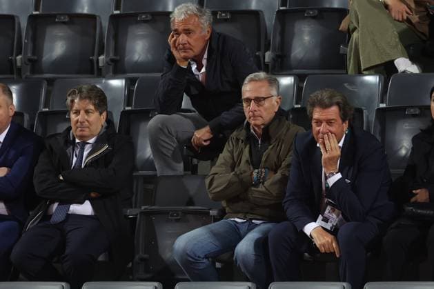 Rome, Italy 05 15 2025: VIPs in the stands Massimo Giletti and Paolo Bonolis joke as they watch the women s semifinal during the Internazionali BNL d Italia 2025 WTA, Tennis Damen Masters Men s 1000 circuit in Rome at the Foro Italico.  Copyright: xmarcoxiacobuccix xipa-agency.netx xmarcoxiacobuccix 0818652856st