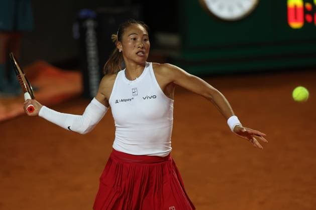 Rome, Italy, italy: Rome, Italy: C. Gauff (USA) rank 3 against QINWEN ZHENG (CHN) rank 8 during Semifinals of the Internazionali BNL d Italia 2025 WTA, Tennis Damen Masters 1000 women s circuit in Rome at the Foro Italico. Tennis 2025: WTA Italian Open: Zheng v Gauff: Semi-Final  - ZUMAp169 20250515_zea_p169_1437 Copyright: xmarcoxiacobuccix