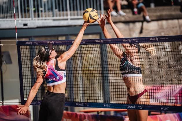 Beachvolleyball Frauen Allianz German Beach Tour 2025 Tourstop Düsseldorf 15.05.2025 v.l. Louisa Marunde gegen Chenoa Christ Düsseldorf Robert-Lehr-Ufer Nordrhein-Westfalen Deutschland