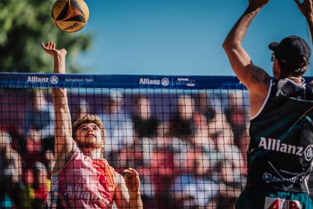 Beachvolleyball Männer Allianz German Beach Tour 2025 Tourstop Düsseldorf 15.05.2025 Luis Henrichs beim Angriff Düsseldorf Robert-Lehr-Ufer Nordrhein-Westfalen Deutschland