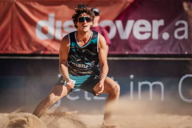 Beachvolleyball Männer Allianz German Beach Tour 2025 Tourstop Düsseldorf 15.05.2025 Hennes Nissen macht sich bereit für die Abwehr Düsseldorf Robert-Lehr-Ufer Nordrhein-Westfalen Deutschland