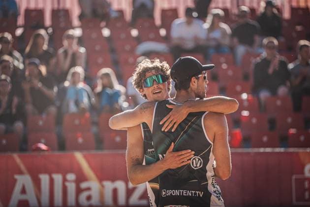Beachvolleyball Männer Allianz German Beach Tour 2025 Tourstop Düsseldorf 15.05.2025 v.l. Hennes Nissen und Niklas Held Düsseldorf Robert-Lehr-Ufer Nordrhein-Westfalen Deutschland