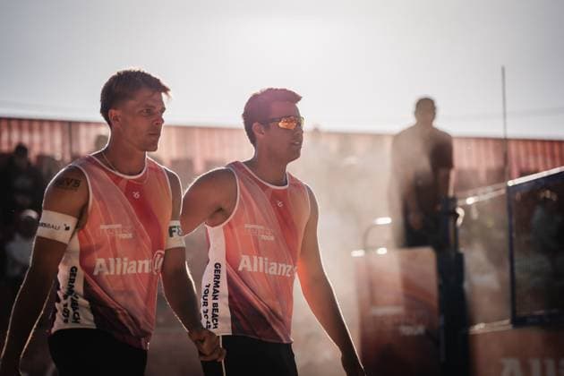 Beachvolleyball Männer Allianz German Beach Tour 2025 Tourstop Düsseldorf 15.05.2025 v.l. Luis Kubo und Jonas Kaminski Düsseldorf Robert-Lehr-Ufer Nordrhein-Westfalen Deutschland