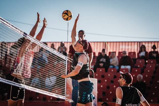 Beachvolleyball Männer Allianz German Beach Tour 2025 Tourstop Düsseldorf 15.05.2025 Yannick Harms beim Angriff Düsseldorf Robert-Lehr-Ufer Nordrhein-Westfalen Deutschland