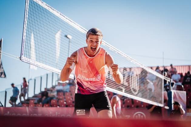 Beachvolleyball Männer Allianz German Beach Tour 2025 Tourstop Düsseldorf 15.05.2025 Luis Kubo jubelt Düsseldorf Robert-Lehr-Ufer Nordrhein-Westfalen Deutschland