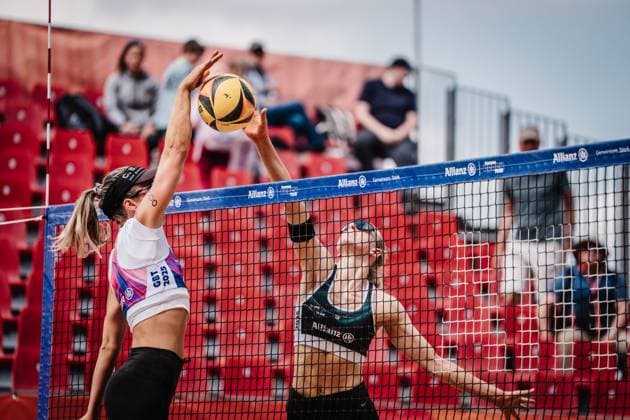 Beachvolleyball Frauen Allianz German Beach Tour 2025 Tourstop Düsseldorf 15.05.2025 v.l. Louisa Marunde gegen Giulia Deißenberger Düsseldorf Robert-Lehr-Ufer Nordrhein-Westfalen Deutschland