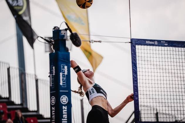 Beachvolleyball Frauen Allianz German Beach Tour 2025 Tourstop Düsseldorf 15.05.2025 Giulia Deißenberger beim Angriff Düsseldorf Robert-Lehr-Ufer Nordrhein-Westfalen Deutschland