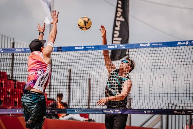 Beachvolleyball Männer Allianz German Beach Tour 2025 Tourstop Düsseldorf 15.05.2025 v.l. Jonathan Erdmann und Yannik Ahr Düsseldorf Robert-Lehr-Ufer Nordrhein-Westfalen Deutschland