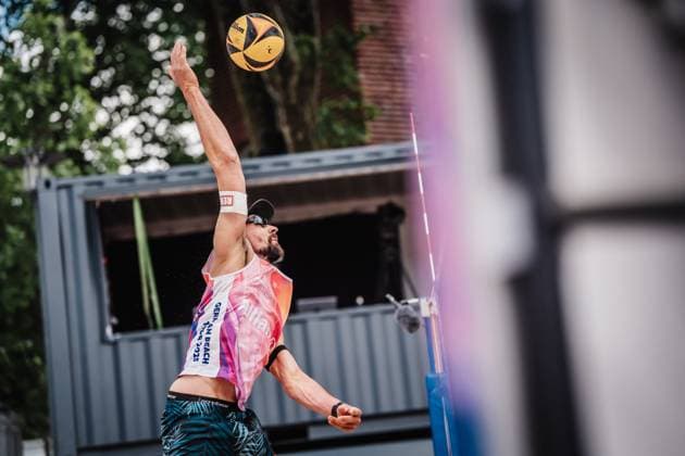 Beachvolleyball Männer Allianz German Beach Tour 2025 Tourstop Düsseldorf 15.05.2025 Jonathan Erdmann beim Angriff Düsseldorf Robert-Lehr-Ufer Nordrhein-Westfalen Deutschland