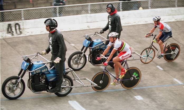Archivbilder der Woche SPORT KW20 Steherrennen in Chemnitz 21.5.1999 Chemnitz,Sportforum,Radrennbahen Internationales Steherrennen über 30 km Carsten Podlesch und Schrittmacher Christian Dippel 4 und Ralf Keller und Schrittm. Lutz Weiß 5 Foto: Harry Härtel *** Standing race in Chemnitz 21 5 1999 Chemnitz,Sportforum,Radrennbahen International standing race over 30 km Carsten Podlesch and pacemaker Christian Dippel 4 and Ralf Keller and pacemaker Lutz Weiß 5 Photo Harry Härtel
