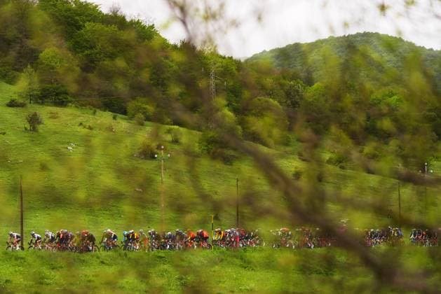 The pack rides cycles during the stage 7 of the Giro d™Italia from Castel di Sangro to Tagliacozzo, Italy - Friday, May 16, 2025. - cycling.  Copyright: xFabioxFerrari LaPressex