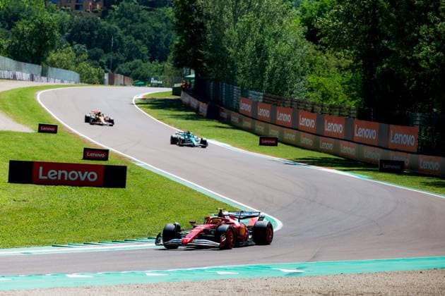 Formula 1 AWS Gran Premio del Made in Italy e dell Emilia-Romagna Alexis Perrin OVERTAKE MAXPPP - Imola 16 05 2025 44 HAMILTON Lewis (gbr), Scuderia Ferrari, action 14 ALONSO Fernando (esp), Aston Martin Aramco Cognizant, action 81 PIASTRI Oscar (aus), McLaren F1 Team, action during the Formula 1 AWS Gran Premio del Made in Italy e dell Emilia-Romagna Grand Prix 2025, the 7th round of the 2025 FIA Formula 1 World Championship, WM, Weltmeisterschaft on the Autodromo Internazionale Enzo e Dino Ferrari from May 15 to 18, 2025, in Imola, Italy Imola Italy Copyright: xOVERTAKE MAXPPPxAlexisxPerrinx OVT202505169676 OVT202505169676