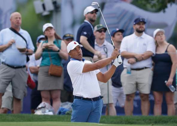 Jhonattan Vegas of Venezuela hits out of a bunker on the 1st hole during the second round of the 2025 PGA, Golf Herren Championship at the Quail Hollow Golf Club in Charlotte, North Carolina on Friday, May 16, 2025.  CHA20250516610 TANNENxMAURY
