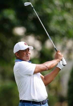 Jhonattan Vegas of Venezuela tees off on the 4th hole during the second round of the 2025 PGA, Golf Herren Championship at the Quail Hollow Golf Club in Charlotte, North Carolina on Friday, May 16, 2025.  CHA20250516625 TANNENxMAURY