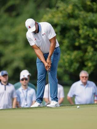 Jhonattan Vegas of Venezuela putts on the 3rd hole during the second round of the 2025 PGA, Golf Herren Championship at the Quail Hollow Golf Club in Charlotte, North Carolina on Friday, May 16, 2025.  CHA20250516626 TANNENxMAURY