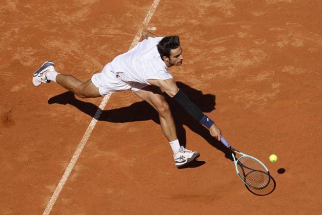 May 16, 2025, Rome, ITALY: Lorenzo Musetti of Italy during his men™s semi-final match against Carlos Alcaraz of Spain (not pictured) at the Italian Open tennis tournament in Rome, Italy, 16 May 2025. ANSA FABIO FRUSTACI. Italian Open Tennis Tournament  - ZUMAa110 20250516_zaf_a110_014 Copyright: xFabioxFrustacix