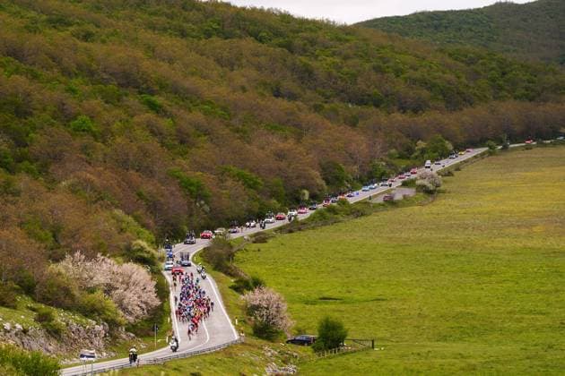 The pack rides cycles during the stage 7 of the Giro d™Italia from Castel di Sangro to Tagliacozzo, Italy - Friday, May 16, 2025. - cycling.  Copyright: xFabioxFerrari LaPressex