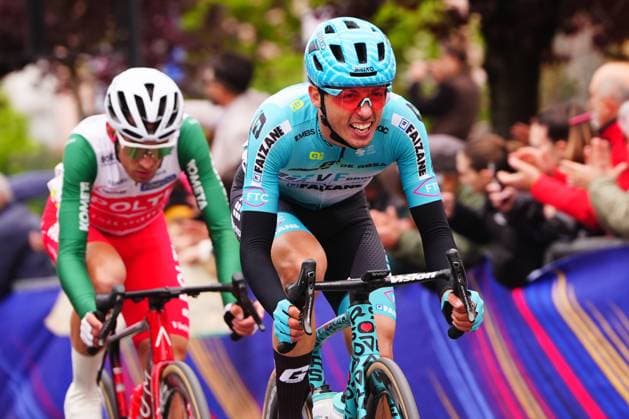 Tonelli Alessandro of Team Polti Visitmalta and Tarozzi Manuele of Vf Group Bardianicsf-Faizane™ during the stage 7 of the Giro d™Italia from Castel di Sangro to Tagliacozzo, Italy - Friday, May 16, 2025. - cycling.  Copyright: xFabioxFerrari LaPressex