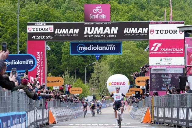 Ayuso Pesquera Juan of Uae Team Emirates Xrg winner of the stage during the stage 7 of the Giro d™Italia from Castel di Sangro to Tagliacozzo, Italy - Friday, May 16, 2025. - cycling.  Copyright: xGianxMattiaxD Alberto LaPressex