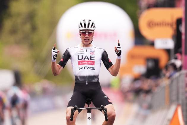 Sport Bilder des Tages Ayuso Pesquera Juan of Uae Team Emirates Xrg stage winner during the stage 7 of the Giro d™Italia from Castel di Sangro to Tagliacozzo, Italy - Friday, May 16, 2025. - cycling.  Copyright: xMassimoxPaolone LaPressex