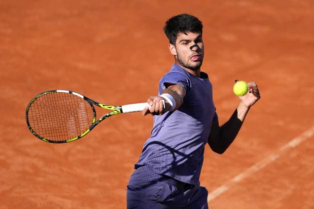 Carlos Alcaraz of Spain during the match against Lorenzo Musetti of Italy at the Internazionali BNL d Italia 2025 tennis tournament at Foro Italico in Rome, Italy on may 16, 2025. AntoniettaxBaldassarre