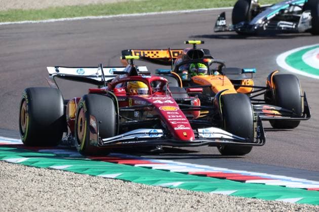 16.05.2025, Autodromo Enzo e Dino Ferrari, Imola, Formel 1 Grand Prix Emilia Romagna 2025 ,im Bild Lewis Hamilton (GBR), Scuderia Ferrari HP, Lando Norris (GBR), McLaren F1 Team (Photo by Alessandro Martelotta Hasan Bratic DeFodi Images)