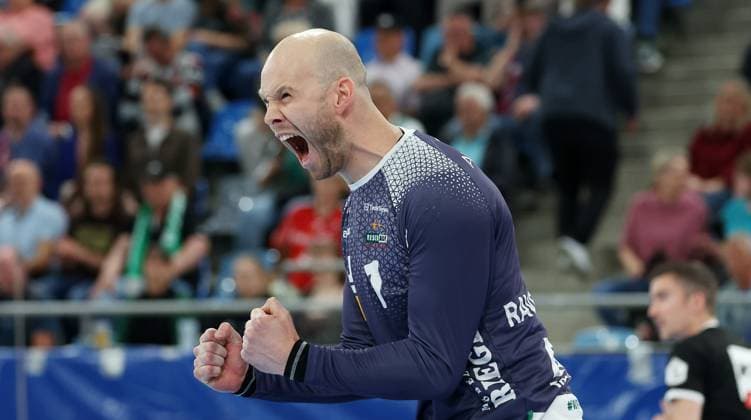 BAU 16.05.2025 Bietigheim Handball SG BBM Bietigheim vs. Frisch Auf Göppingen, Bart Ravensbergen (Göppingen) jubelt und ballt die Fäuste