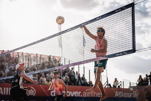 Beachvolleyball Männer Allianz German Beach Tour 2025 Tourstop Düsseldorf 16.05.2025 Angriff von Hennes Nissen Düsseldorf Robert-Lehr-Ufer Nordrhein-Westfalen Deutschland