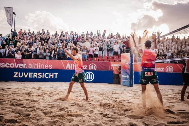 Beachvolleyball Männer Allianz German Beach Tour 2025 Tourstop Düsseldorf 16.05.2025 v.l. Hennes Nissen und Niklas Held jubeln nach dem Sieg Düsseldorf Robert-Lehr-Ufer Nordrhein-Westfalen Deutschland